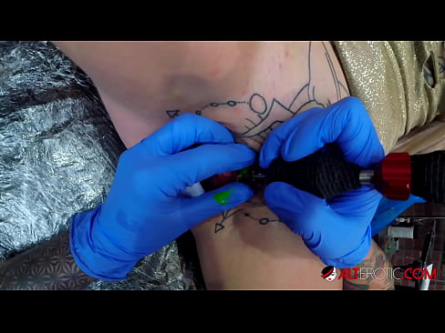 ❤️ Ekstremt tatovert hottie Sully Savage tok en tatovering på klitoris Analporno hos oss no.basseyn-vsem.ru ️❤